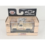 M2 Machines 1:64 Chevrolet Cheyenne Super 10 1973 beige